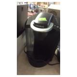 KEURIG COFFEE MAKER