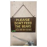 BIG SKY CARVERS WOODEN SIGN 'PLEASE DON'T FEED THE