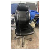 LEATHER LOOK SAWIVEL OFFICE CHAIR