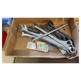 GROUP OF WRENCHES & RATCHET WRENCHES