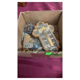 GROUP OF RELIGIOUS PENDANTS, CROSS, VISOR CLIP