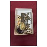 BX W/ CAMEO PENDANT, BROOCHES