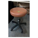 ADJUSTABLE ROLLING STOOL