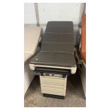 MIDMARK 404 EXAM TABLE. GRAY TOP