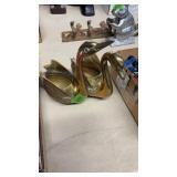 2 BRASS SWANS