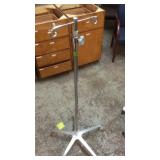 IV STAND
