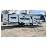 2022 COACHMAN CHAPARRAL MOD. 355FVX, 2 SLIDES
