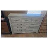 Gils Furniture, Dresser