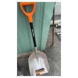 NEW FISKARS ALUMINUM SCOOP SHOVEL