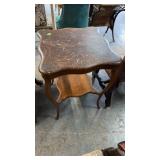 ANTIQUE OAK PARLOR TABLE