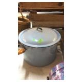 GRANITE STOCK POT