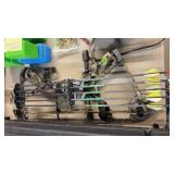 DIAMOND EDGE SB-1 COMPOUND BOW W/ QUIVER & ARROWS