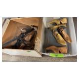 VINTAGE SHOE LAST & TOTE W/ SHOE FORMS