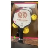 2 PICKLE BALL PADDLES & BALLS