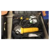 DEWALT 4 1/2' ANGLE GRAINDER