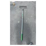 NEW GARDEN RAKE