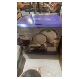 BETTER HOMES &* GARDENS DINNERWARE SET