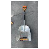 NEW FISKARS ALUMINUM SCOOP SHOVEL