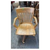 ANTIQJUE OAK SWIVEL OFFICE CHAIR