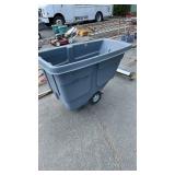 RUBBERMAID ROLLING TUB