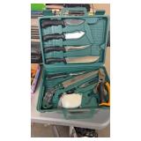 OUTDOOR EDGE BUTCHER SET IN GREEN CASE