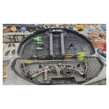 HOYT 60-70 LB COMPOUND BOW W/ 23 ARROWS AND CASE