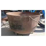 LARGE ANTIQUE CAST IRON CAULDRON