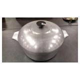 WAGNER WARE MAGNALITE DUTCH OVEN