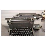 UNDERWOOD 'CHAMPION' ANTQ TYPE WRITER