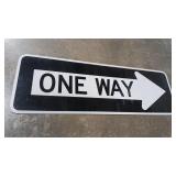METAL ONE WAY RIGHT ARROW SIGN