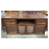 TV/ENTERTAINMENT STAND