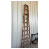 DAVIDSON 10' WOOD LADDER