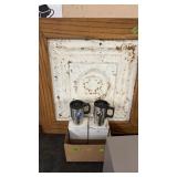 2 TRAVEL MUGS & FRAMED METAL TILE