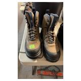 CABELA'S HIKING BOOTS SIZE 10