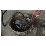 RIDGID HINGED? PIPE CUTTER &  OILER W/  BUCKET