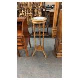 OAK PEDESTAL STAND