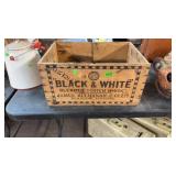 BLACK & WHITE SCOTCH WHISKEY WOOD BOX