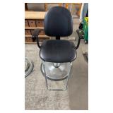 ADJUSTABLE BARBER CHAIR