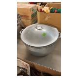 ALUMINUM STOCK POT W/ LID