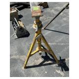 YELLOW ADJUSTABLE PIPE STAND