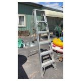 ALUMINUM STEP LADDER