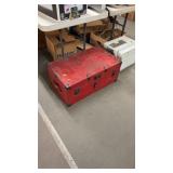 RED METAL FOOT LOCKER