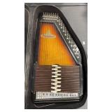 CHROM-A-HARP 15 CORD AUTOHARP W/ HARD CASE