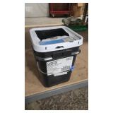 HALF BUCKET OF 2/0 STRAIGHT LINK ZINC PLATED CHAIN