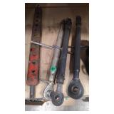 3 TRACTOR TOP LINKS AND TRACTOR DRAWBAR