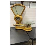 DAYTON VTG 5# SCALE W/ GLASS BASE