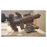 ROUCGHNECK 5' BENCH VICE