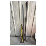 GROUP OF ASSORTED SPUD BARS AND SLEDGE HAMMER