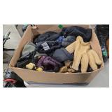 GROUP OF WINTER GLOVES AND HATS
