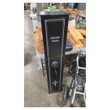FIREARM GAURD 4-GUN SAFE W/ LOCK & KEY